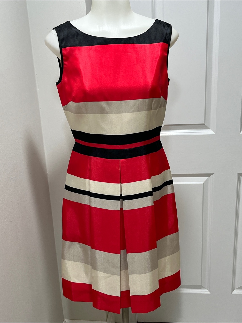 Antonio Meloni dress. Sz 4. Broad stripes of red cream black. Pretty, feminine!